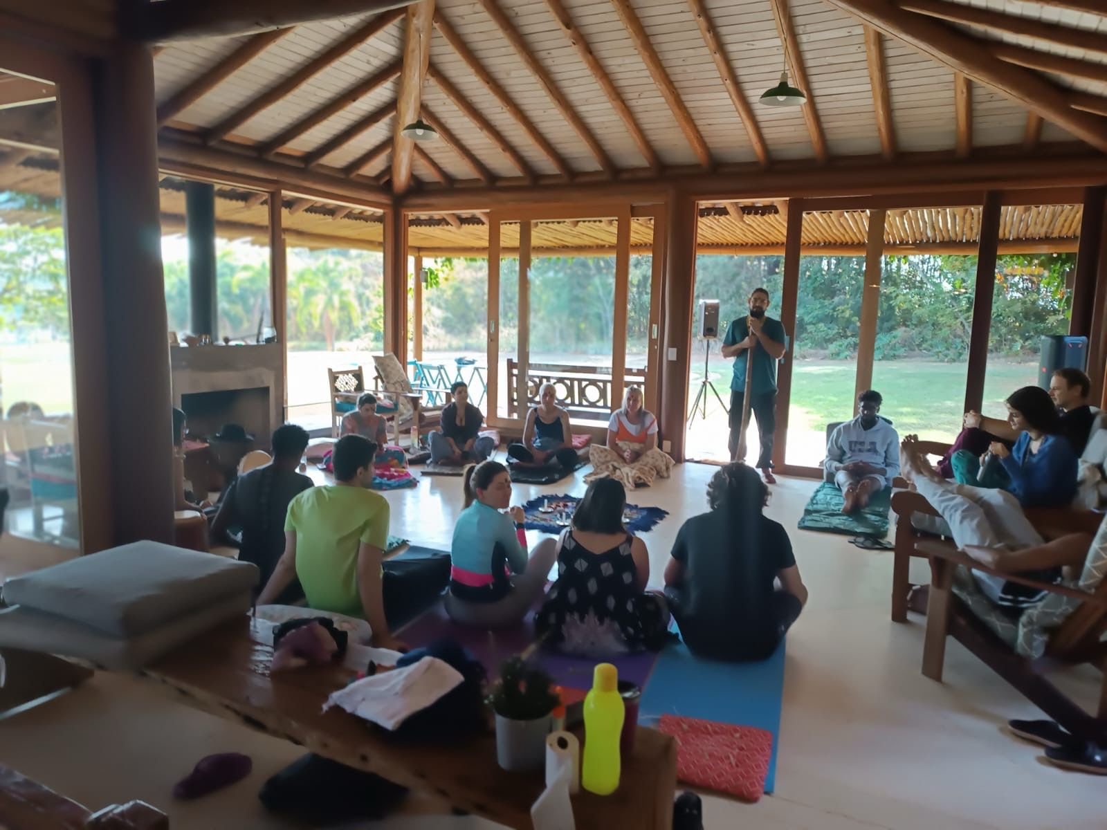 Participantes reunidos em roda de vivência